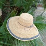 Grand chapeau en raphia