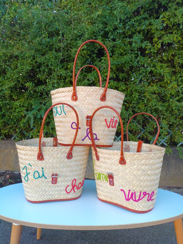 Panier en paille pour les courses ou la plage