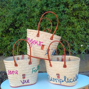 Panier en paille pour les courses ou la plage