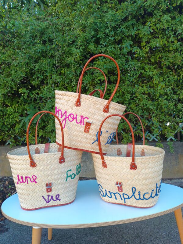 Panier en paille pour les courses ou la plage