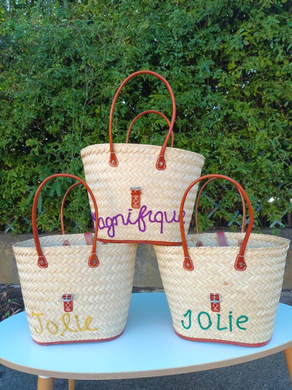 Panier en paille pour les courses ou la plage