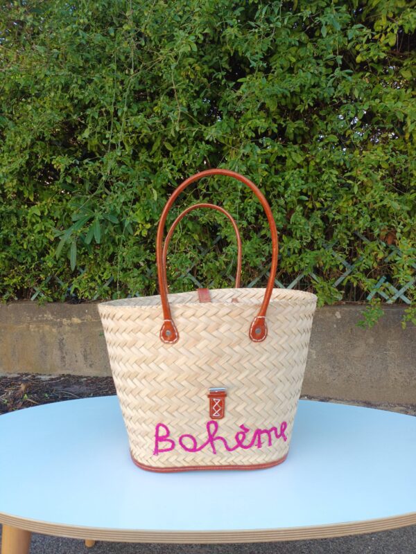 Panier en paille pour les courses ou la plage