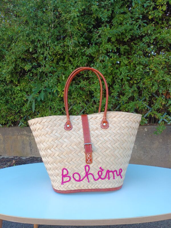 Panier en paille pour les courses ou la plage