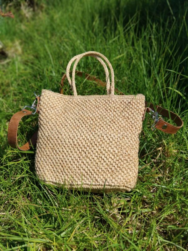 Petit sac bandoulière en raphia – Image 8