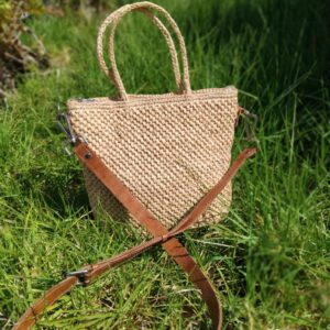 Petit sac bandoulière en raphia