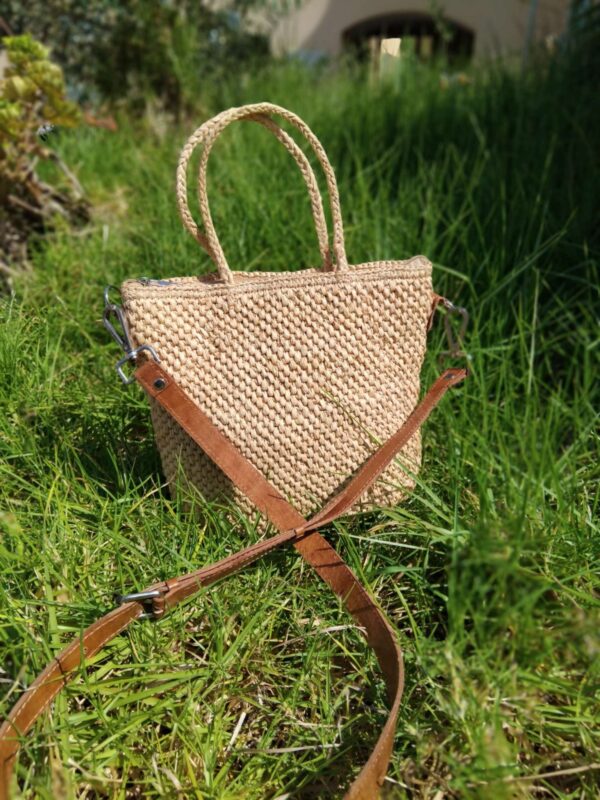 Petit sac bandoulière en raphia