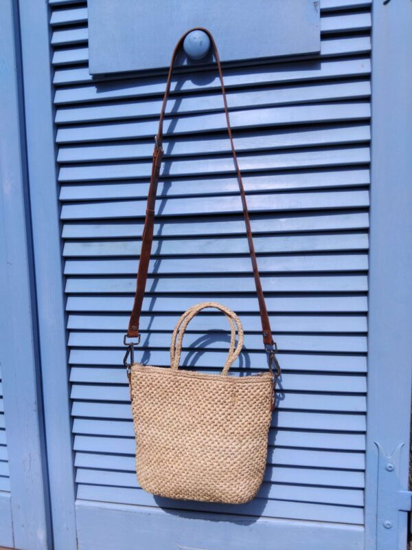 Petit sac bandoulière en raphia