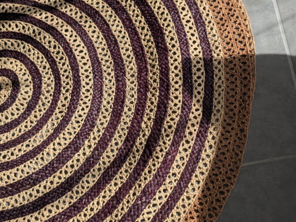 Fabriquer un tapis en raphia