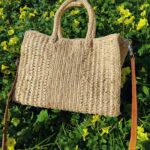 Petit sac à bandoulière en raphia naturel